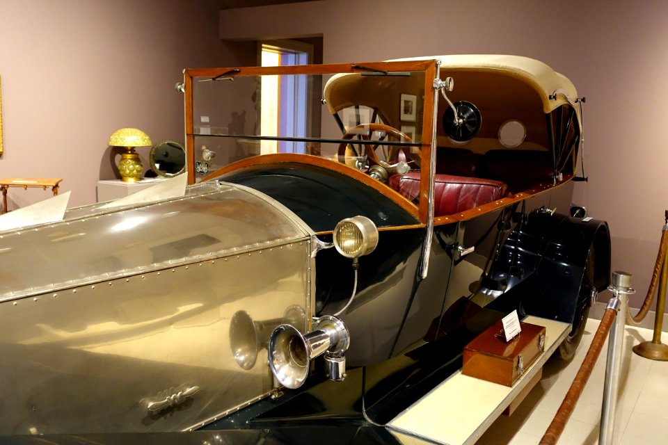 Martin-Wasp Touring Car, view 6, designed by Karl Hamlin Martin, made by Martin-Wasp Corporation, c. 1924, Bennington VT - Bennington Museum - Bennington, VT - DSC09074