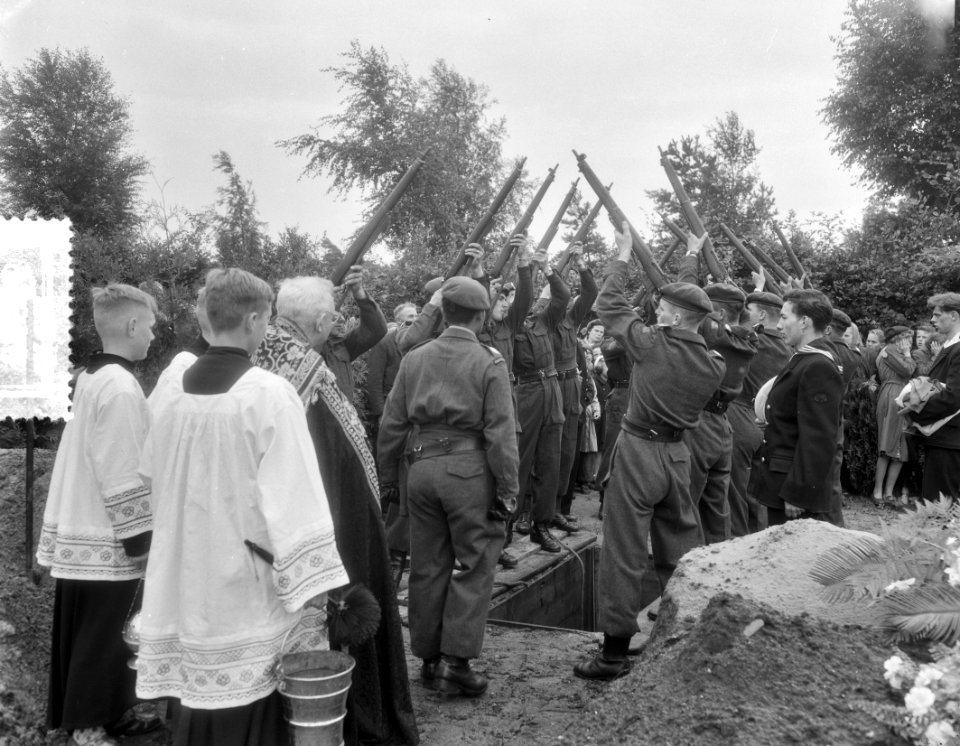 Marvo begrafenis matroos A. J. Haas , Nijverdal, Bestanddeelnr 906-6616