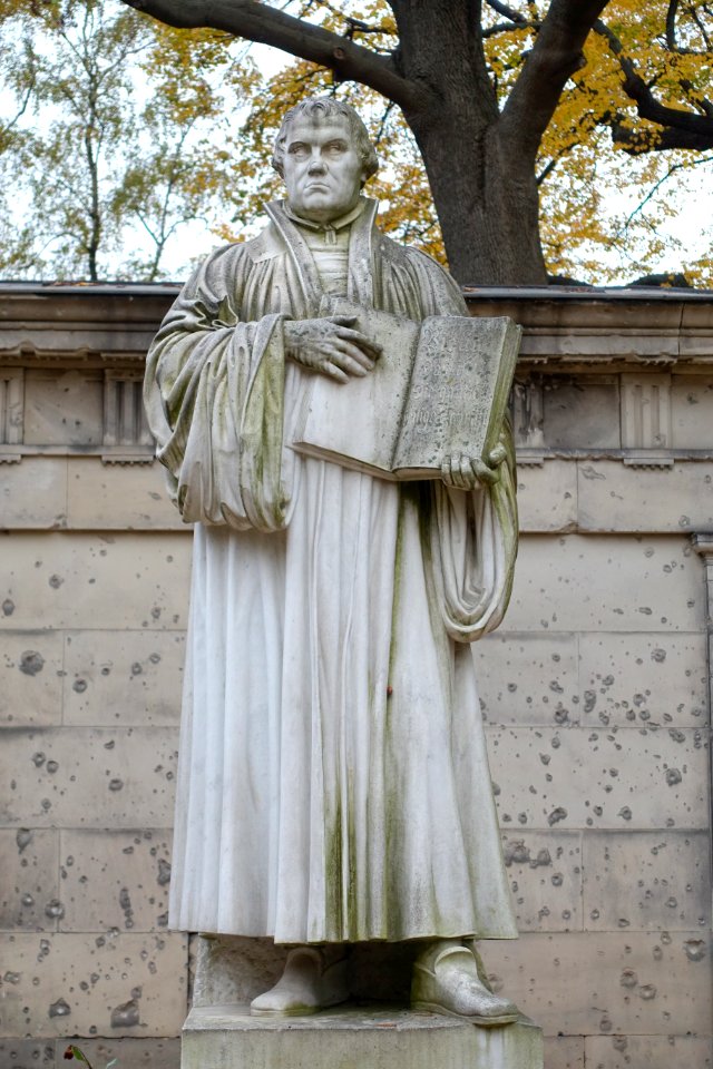 Martin-Luther-Statue - Dorotheenstädtischer Friedhof - Berlin, Germany - DSC00292