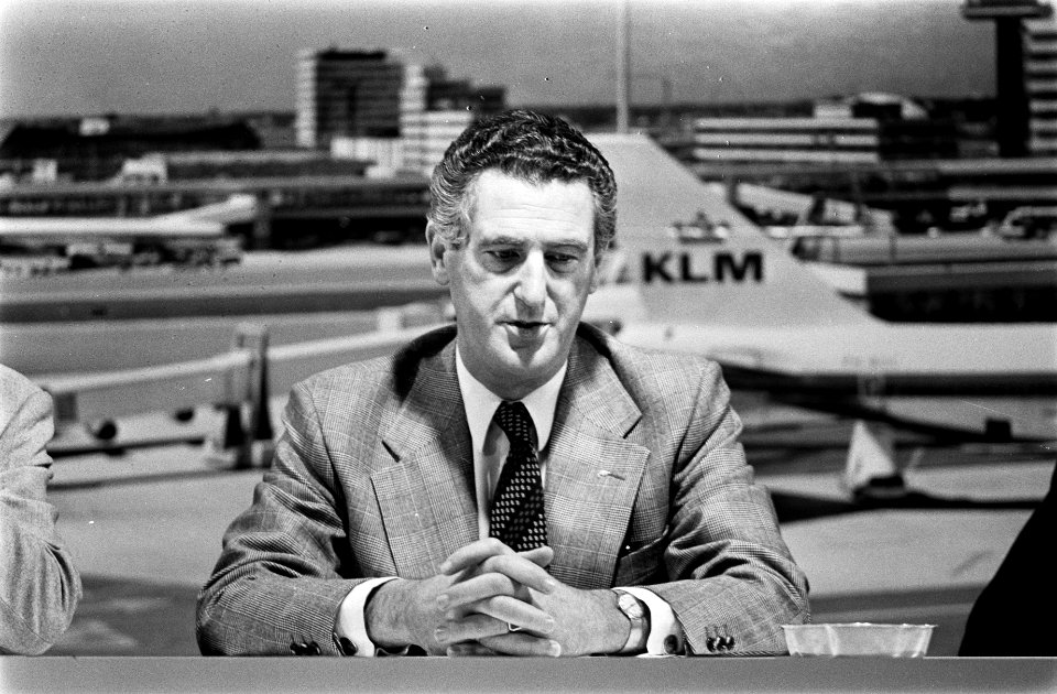 Martinair directeur Schroder terug uit Ceylon (waar DC-8 verongelukte) heer Sch, Bestanddeelnr 927-6300