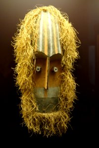 Mask-shaped shield - Yela, DRC - Royal Museum for Central Africa - DSC06665
