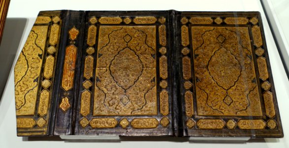 Masnavi-e Jalali bookbinding, Iran, late 15th century AD, leather, stamped pattern, gilt - Aga Khan Museum - Toronto, Canada - DSC06712