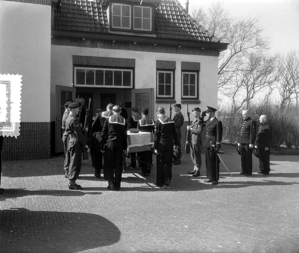Marvo begrafenis Den Helder militaire werkman Beishuizen, Bestanddeelnr 907-1087