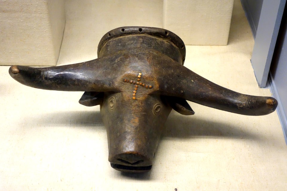 Mask of buffalo - Tabwa - Royal Museum for Central Africa - DSC06382