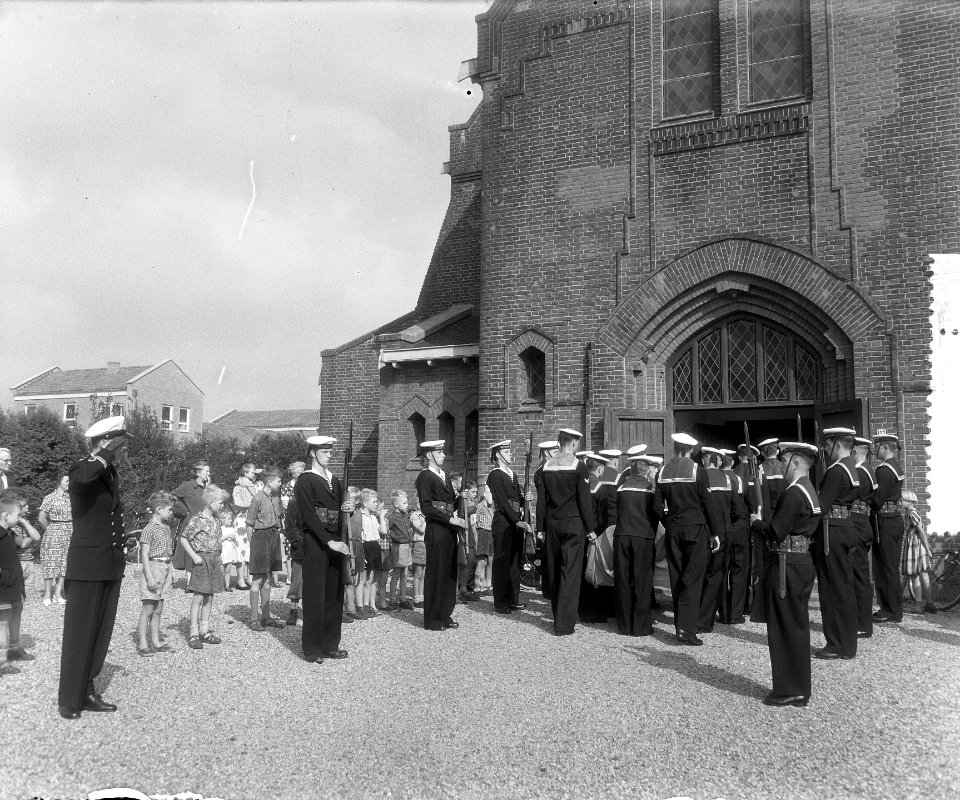 Marvo begrafenis Renkum, korporaal S. H. J. Wamel, Bestanddeelnr 907-2960