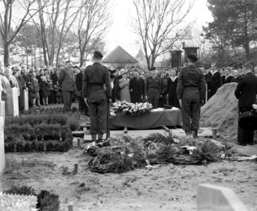 Marvo begrafenis Mil Werkman van de Wiel te Noordwijk aan Zee, Bestanddeelnr 906-3342