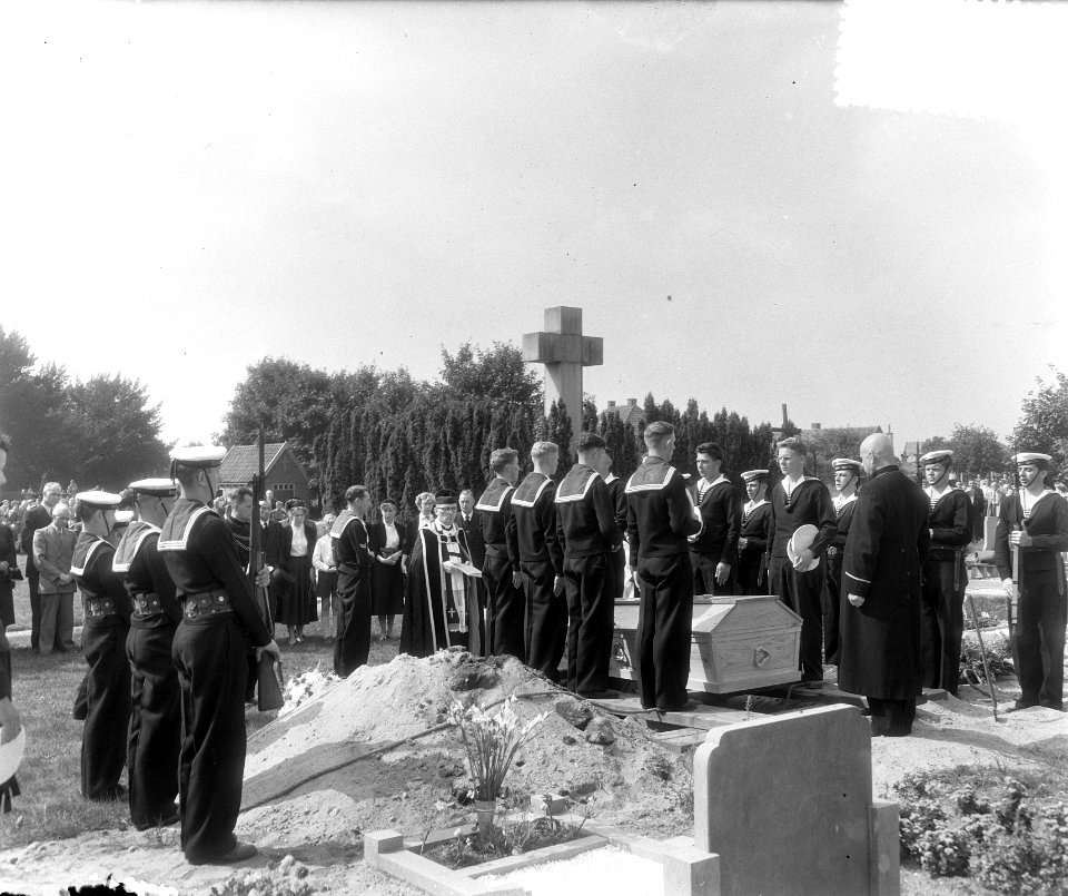 Marvo begrafenis Renkum, korporaal S. H. J. Wamel, Bestanddeelnr 907-2962