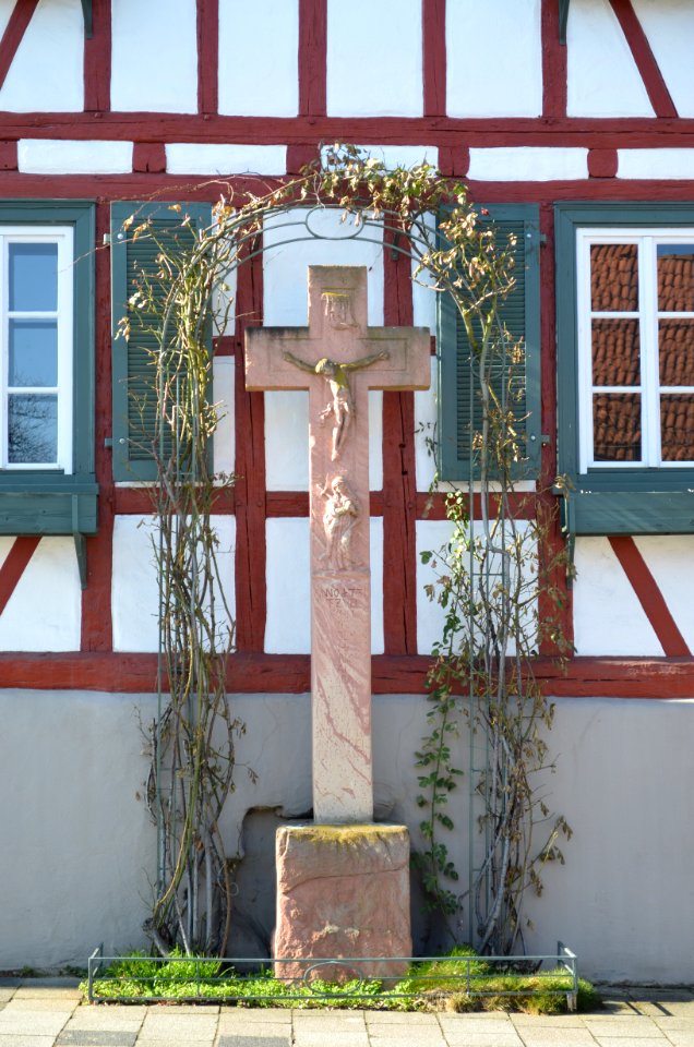 Marxheim, Schloßstraße 6, Kreuz