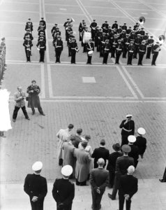 Mars door de Marinierskapel gespeeld voor generaal-majoor M.R. de Bruyne, Marini, Bestanddeelnr 903-4415