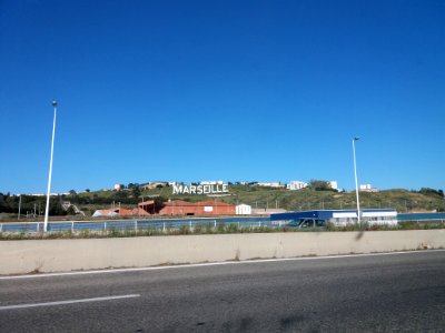 Marseille - Nom de la ville inscrit sur la colline