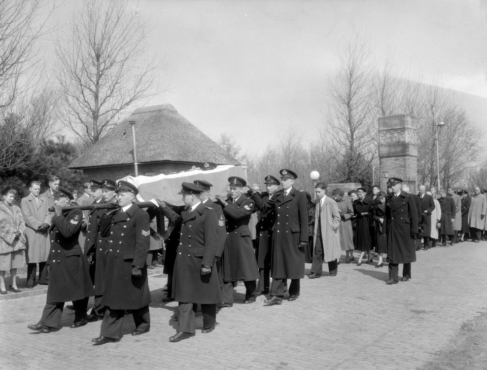 Marvobegrafenis Luitenant ter Zee III Tjebber , Den Haag, Bestanddeelnr 906-4031