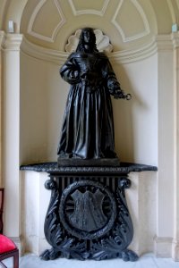 Mary Hawtrey, Lady Bankes (1598-1661), by Baron Carlo Marochetti, 1853-1855, bronze - Kingston Lacy - Dorset, England - DSC03394
