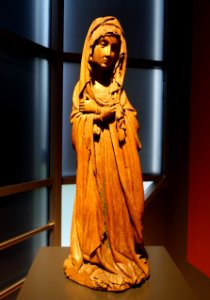 Mary grieving, Middle Rhine, 1410-1420, oak - Hessisches Landesmuseum Darmstadt - Darmstadt, Germany - DSC01323