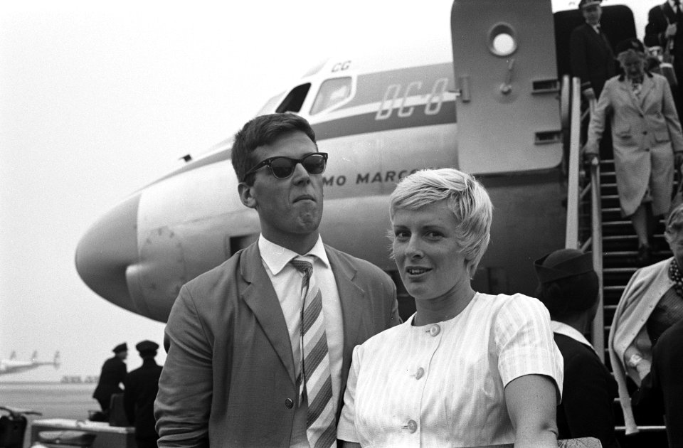 Mary Kok en Herman Willemse op Schiphol, Bestanddeelnr 912-8821