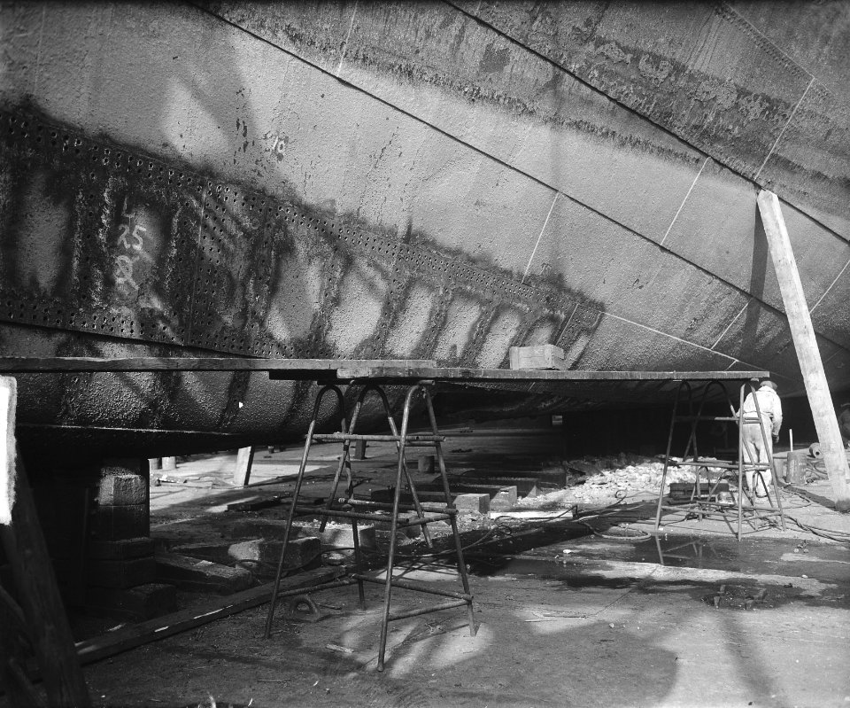 Marvo Luitenant Elferink Italiaans schip op mijn gelope terug in Rotterdam, Bestanddeelnr 903-6468