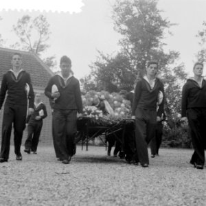 Marvobegrafenis van Bob-Daniel Oomen te Oegstgeest. (geb.30-08-1934). Dhr. Oome…, Bestanddeelnr 908-8555