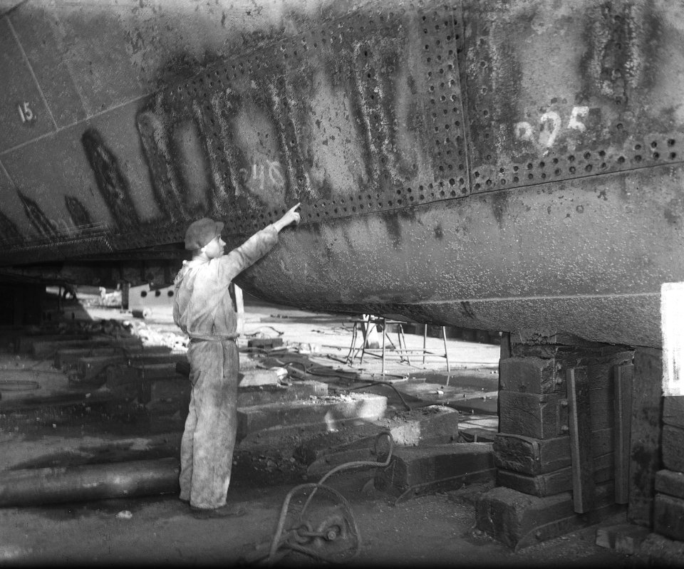 Marvo Luitenant Elferink Italiaans schip op mijn gelopen terug in Rotterdam, Bestanddeelnr 903-6470