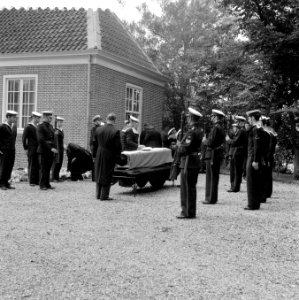Marvobegrafenis van Bob-Daniel Oomen te Oegstgeest. (geb.30-08-1934). Dhr. Oome…, Bestanddeelnr 908-8559