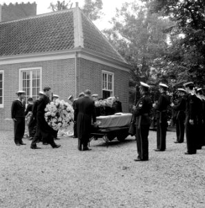 Marvobegrafenis van Bob-Daniel Oomen te Oegstgeest. (geb.30-08-1934). Dhr. Oome…, Bestanddeelnr 908-8561