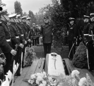 Marvo-begrafenis te Zwolle tweede Luitenant Marinier A. t Hart, Bestanddeelnr 907-9208