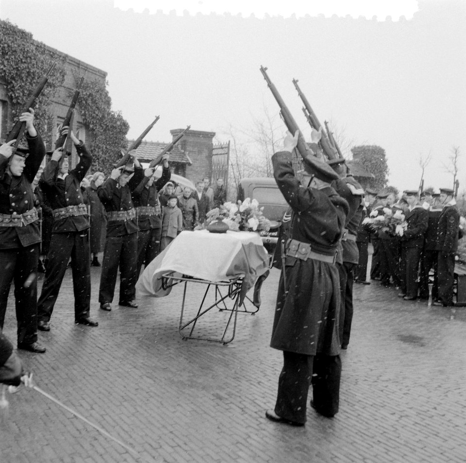 Marvobegrafenis Sergeant Kok W Bouwman Vlissingen, Bestanddeelnr 908-3508