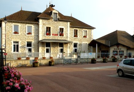Massignieu-de-Rives École Mairie