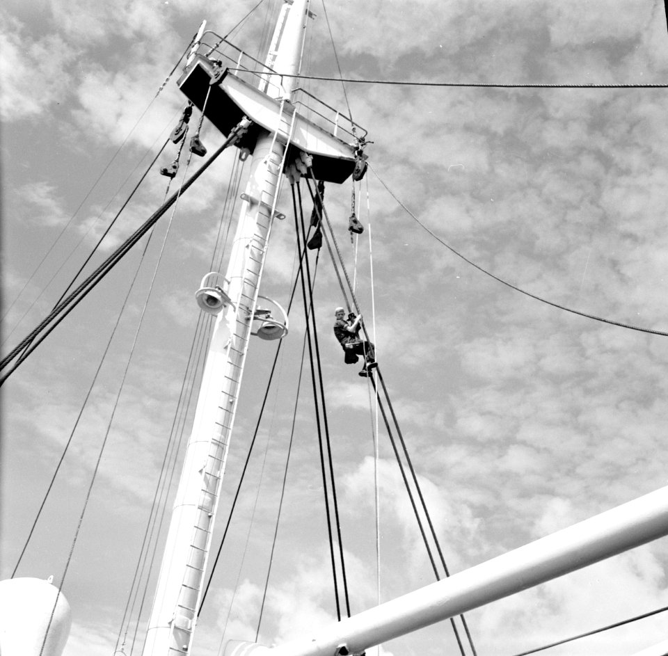 Mast van de ms Nestor op weg naar Suriname, Bestanddeelnr 252-2126