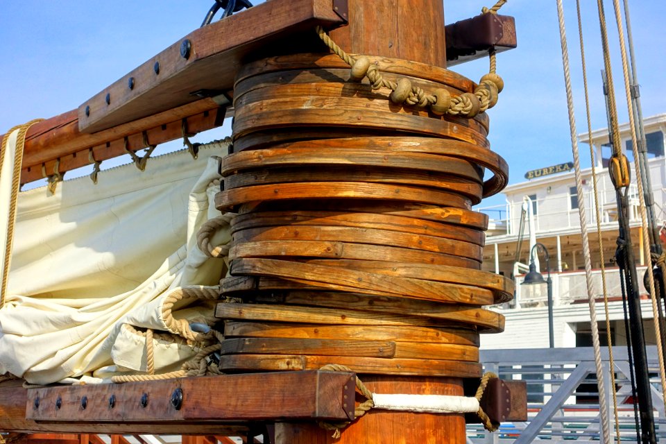 Mast detail, C.A. Thayer (ship, 1895) - Hyde Street Pier - San Francisco, CA - DSC02175