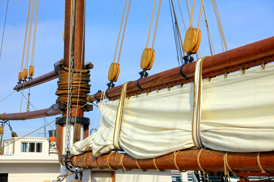Mast detail, C.A. Thayer (ship, 1895) - Hyde Street Pier - San Francisco, CA - DSC02181
