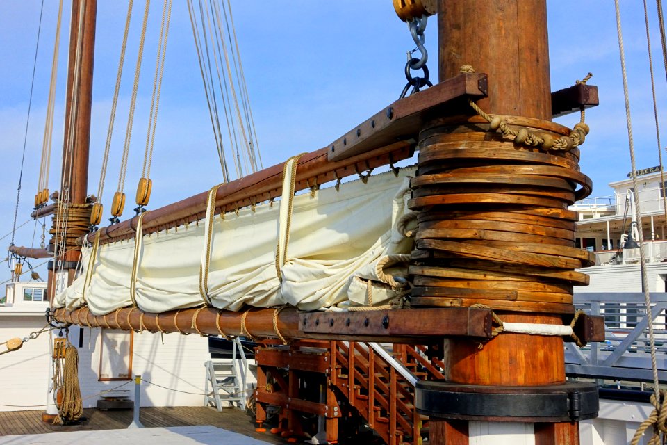 Mast detail, C.A. Thayer (ship, 1895) - Hyde Street Pier - San Francisco, CA - DSC02169