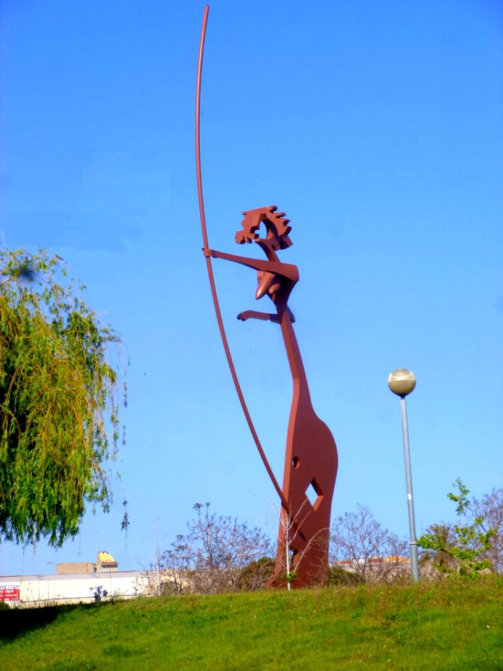 Mataró - Escultura 'Laia l'arquera' 3