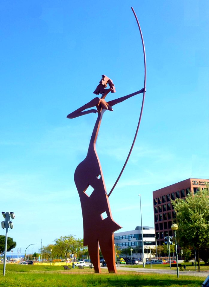 Mataró - Escultura 'Laia l'arquera' 2
