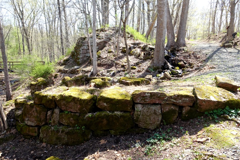 Masonry (east bank) - Farmington Canal Aqueduct - Farmington, CT - DSC02176