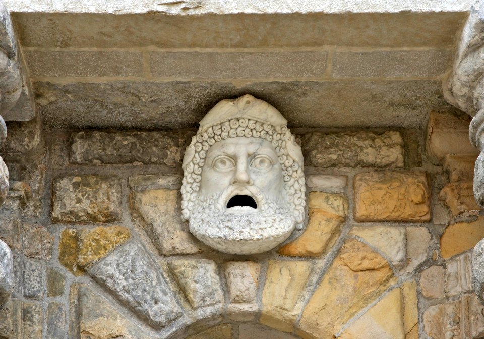 Masque 1 porte baptistère Fontainebleau