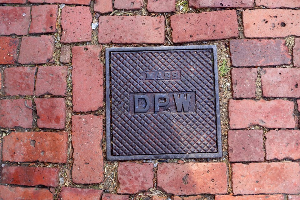 Mass DPW - streethole cover - Cambridge, MA - DSC02517