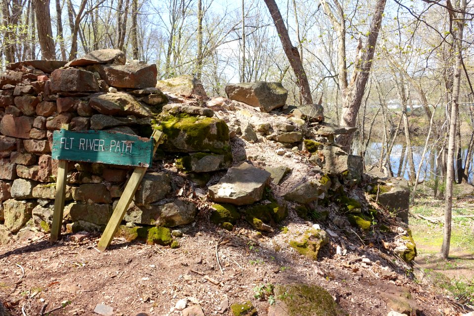 Masonry (east bank) - Farmington Canal Aqueduct - Farmington, CT - DSC02169