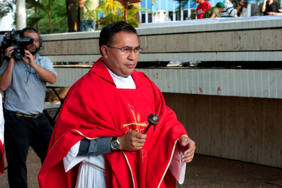 Mass Priest Vidal in the Plaza Bolivar in Maracaibo