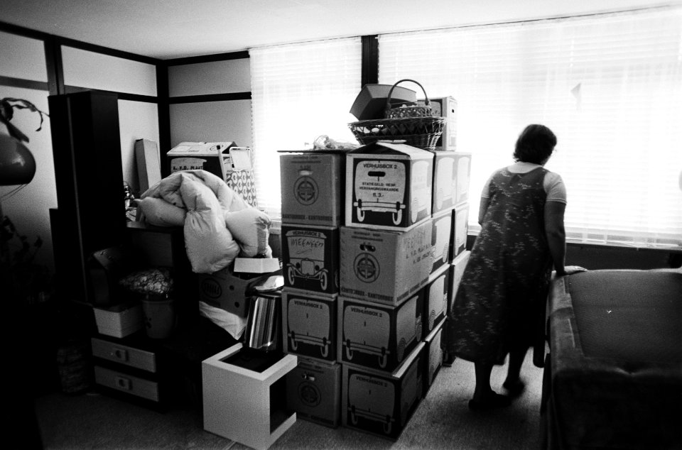 Massale verhuizing van bewoners uit gifwijken in Lekkerkerk naar hun tijdelijk, Bestanddeelnr 930-8348