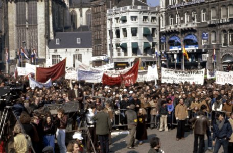 Massale FNV manifestatie op Dam in Amsterdam tegen looningreep ( plusminus 60.00, Bestanddeelnr 253-8169