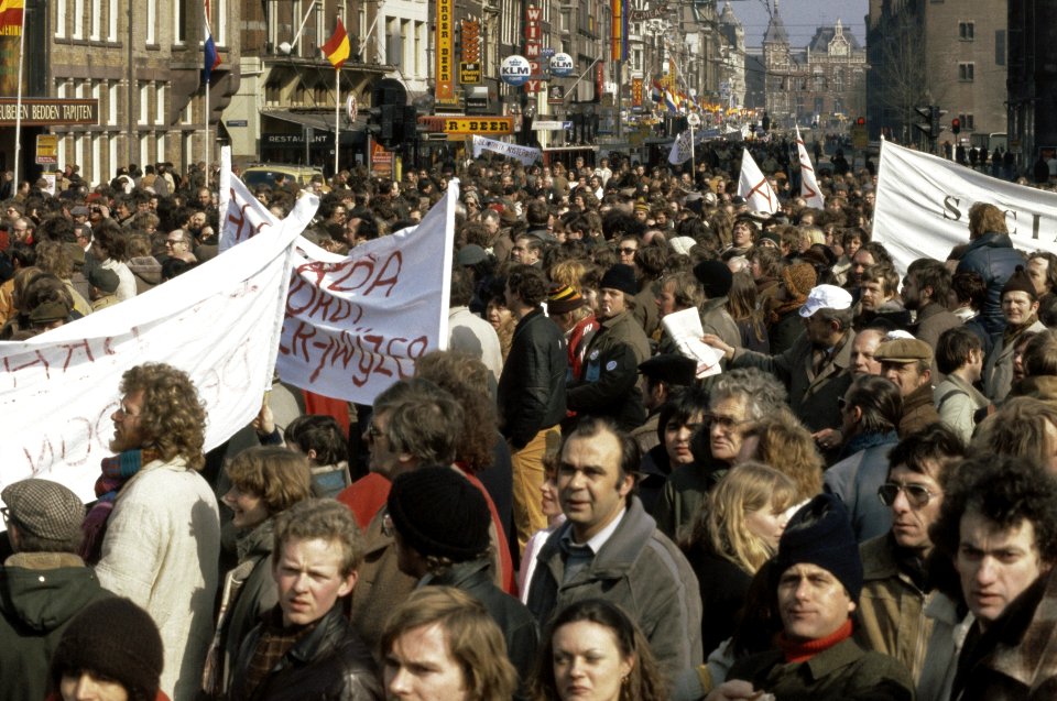Massale FNV manifestatie op Dam in Amsterdam tegen looningreep ( plusminus 60.00, Bestanddeelnr 253-8175