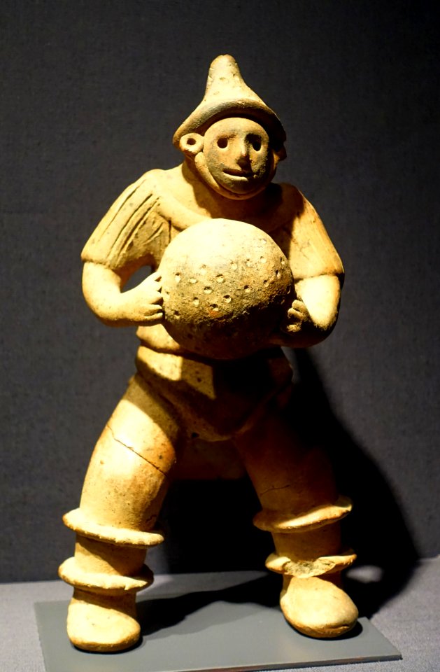 Masked ballplayer, Comala, Colima, Mexico, 200 BC to 200 AD, ceramic - Princeton University Art Museum - DSC07133