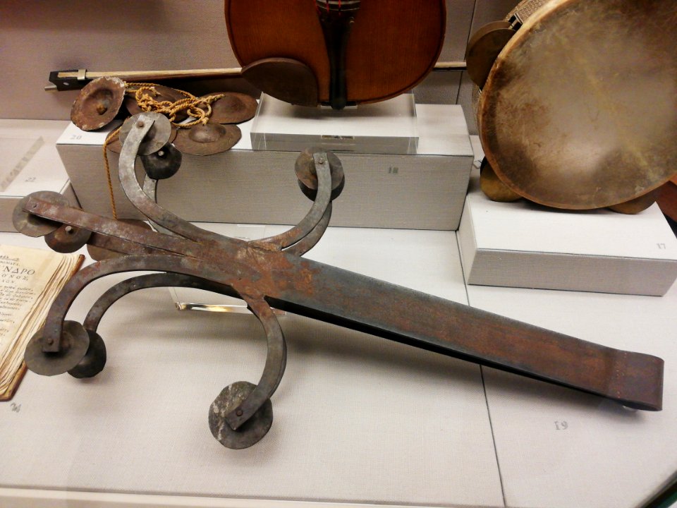Masia-instrument-de-musique-grec