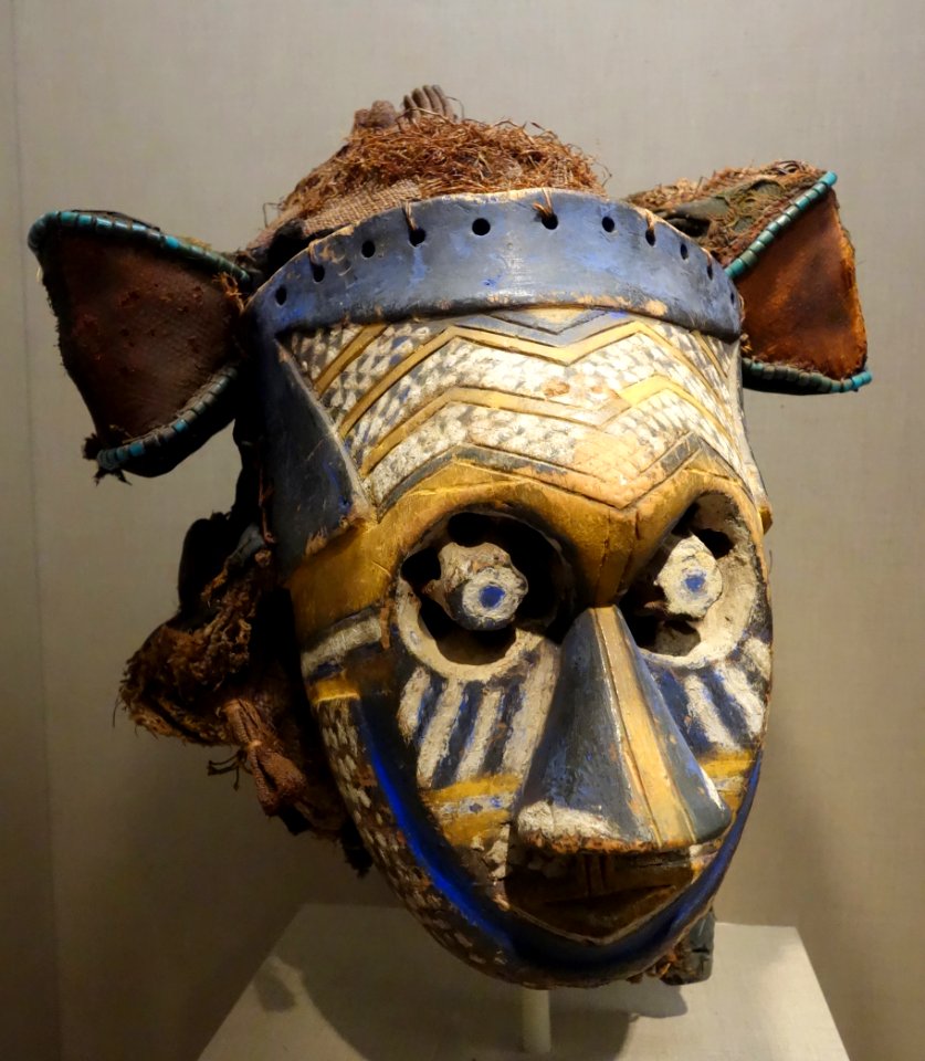 Mask (Pwoom itok), Democratic Republic of Congo, Northern, Kuba, Bushoong, early 20th century, wood, pigments, beads, vegetable fiber - De Young Museum - DSC01069