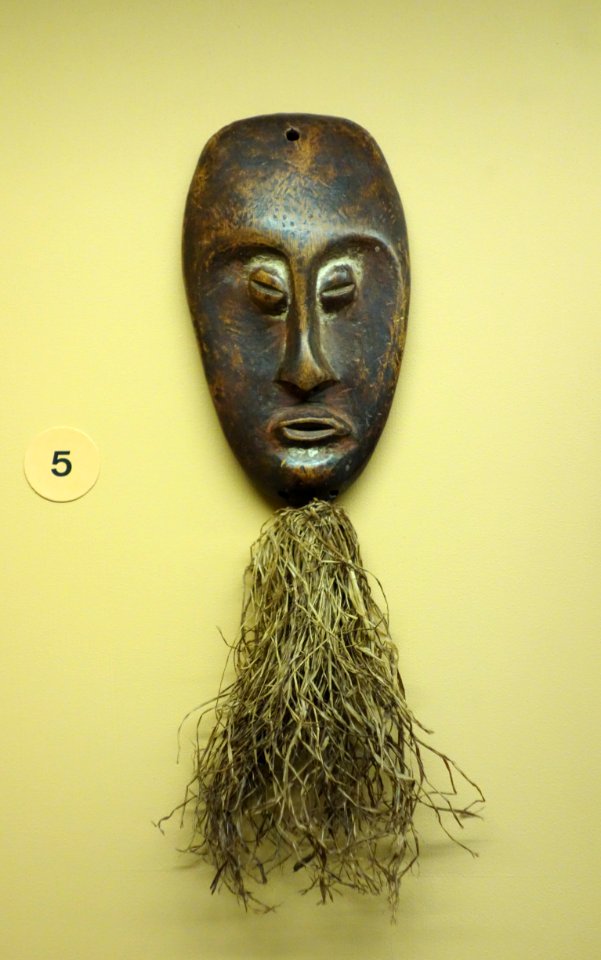 Mask (lukungu) - Lega - Royal Museum for Central Africa - DSC06039