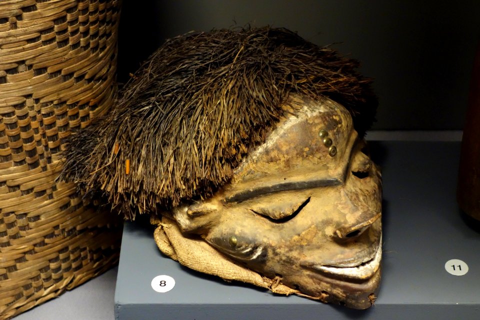 Mask for circumcision (mbuya) - Pende - Royal Museum for Central Africa - DSC06461