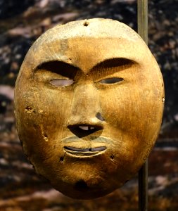 Mask, Point Hope, Alaska, wood, No. 1946.46.0025 - Etnografiska museet - Stockholm, Sweden - DSC01315