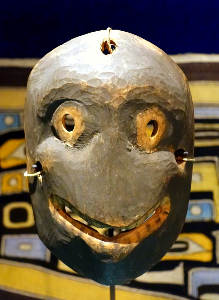 Mask, probably northwest North America - Etnografiska museet - Stockholm, Sweden - DSC01123