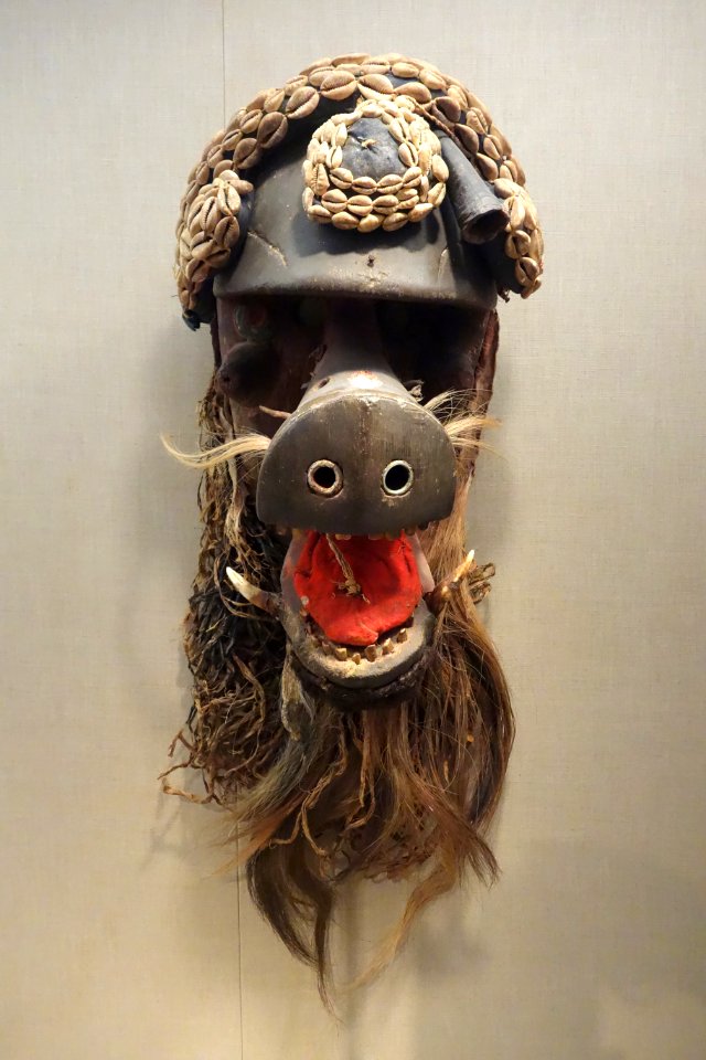 Mask, Liberia, Sapo people, early 20th century, wood, cowrie shells, leopard teeth, metal, cloth, Colobus monkey hide with hair, antelope horn - De Young Museum - DSC01054