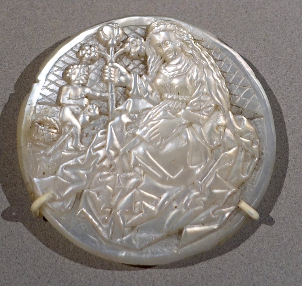 Mary with the Child, Germany or Netherlands, c. 1500, mother of pearl - Bode-Museum - DSC03657