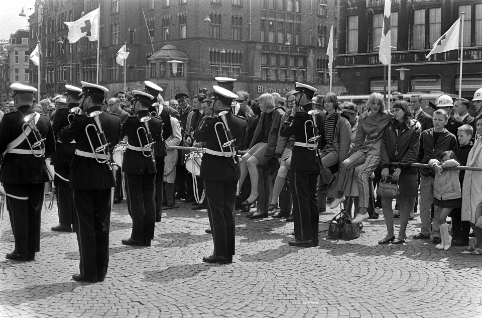 Marinierskapel speelt op de Dam, Bestanddeelnr 920-3468